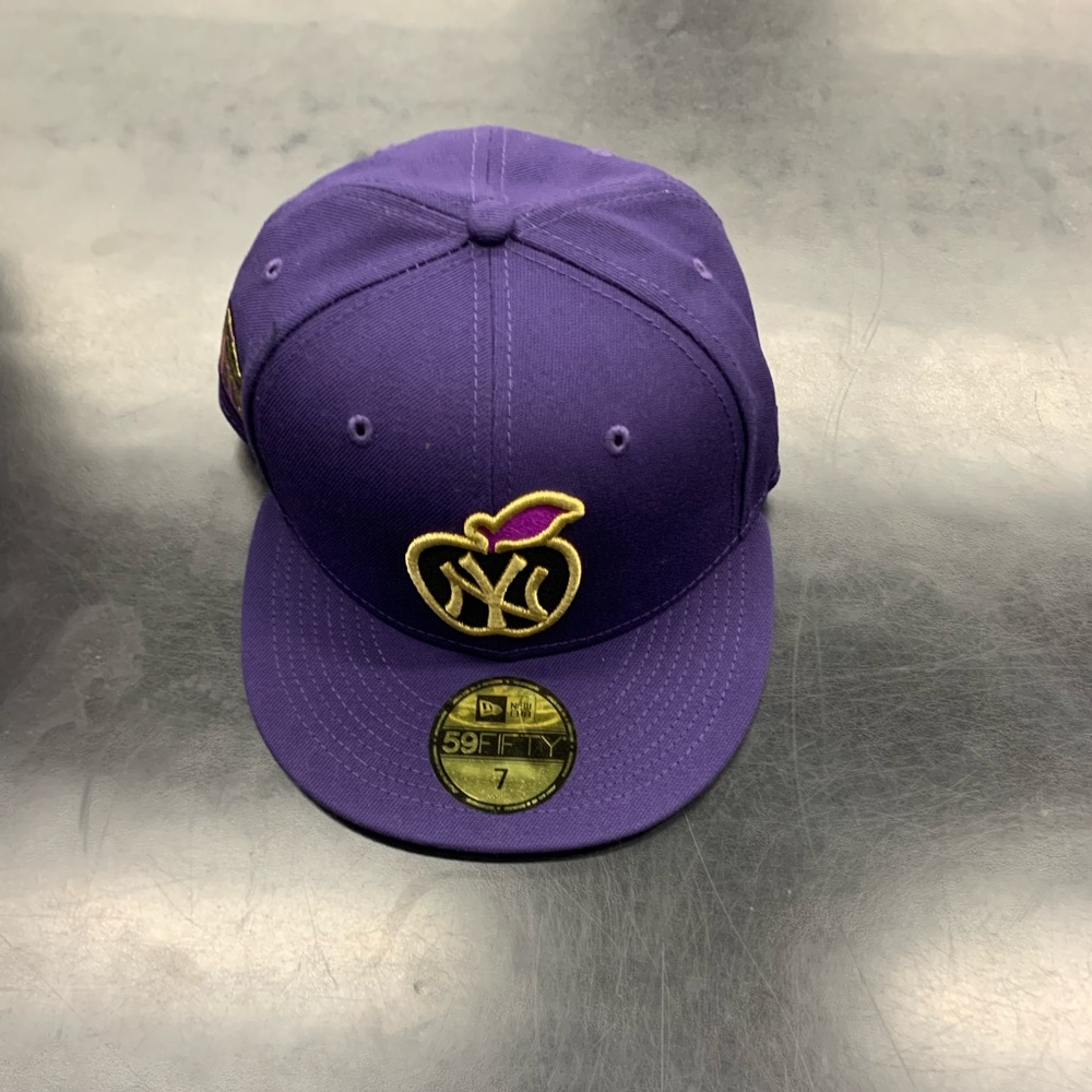 New era NY Yankees apple fitted. Purple with a side patch
